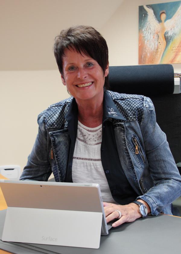 K800 Direktorin Hoffmann 1